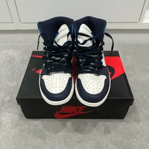 Jordan 1 Retro High Obsidian