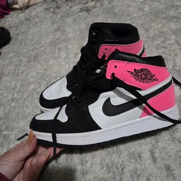 Jordan 1 retro “Valentine’s Day” sneakers