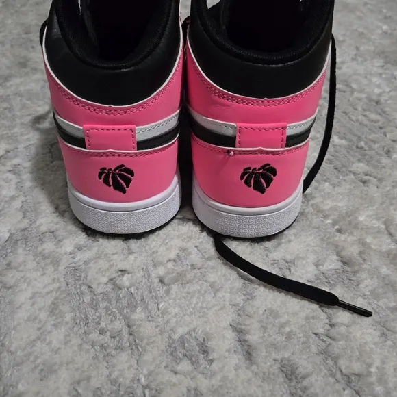 Jordan 1 retro “Valentine’s Day” sneakers