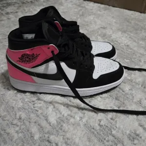 Jordan 1 retro “Valentine’s Day” sneakers