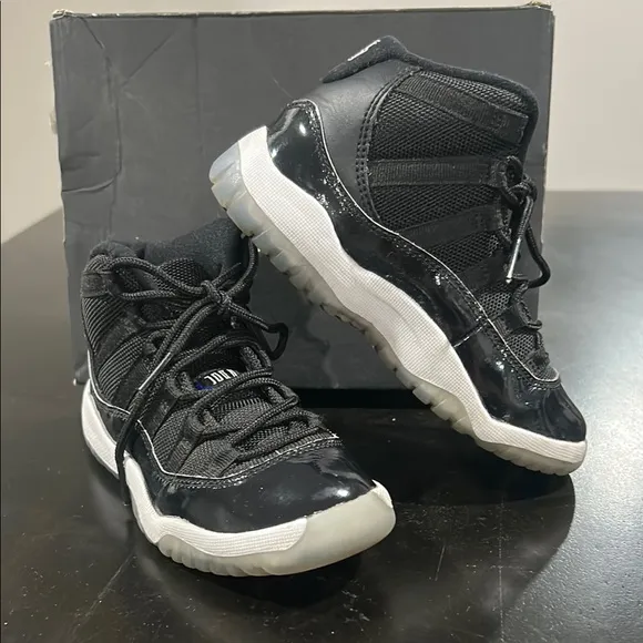 JORDAN 11 RETRO BP Kids Black and White Sneakers