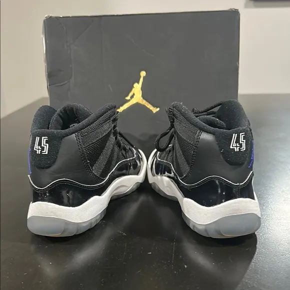 JORDAN 11 RETRO BP Kids Black and White Sneakers
