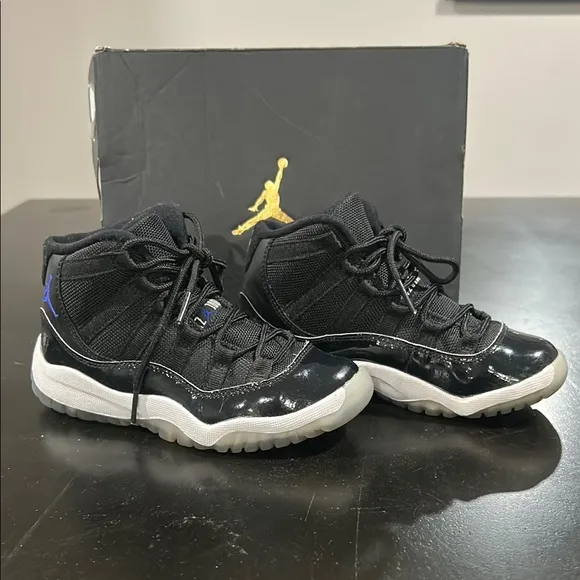 JORDAN 11 RETRO BP Kids Black and White Sneakers