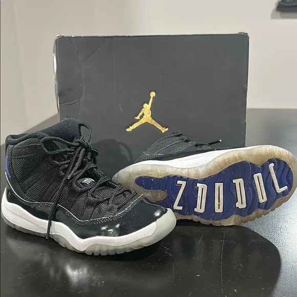 JORDAN 11 RETRO BP Kids Black and White Sneakers