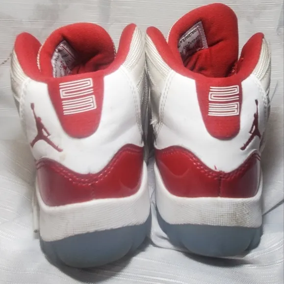 Jordan 11 Retro Cherry size 1Y