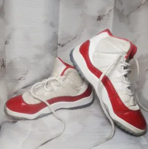 Jordan 11 Retro Cherry size 1Y