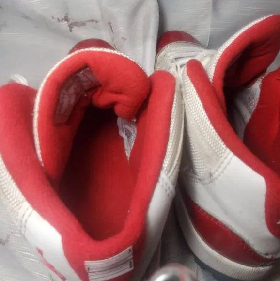 Jordan 11 Retro Cherry size 1Y