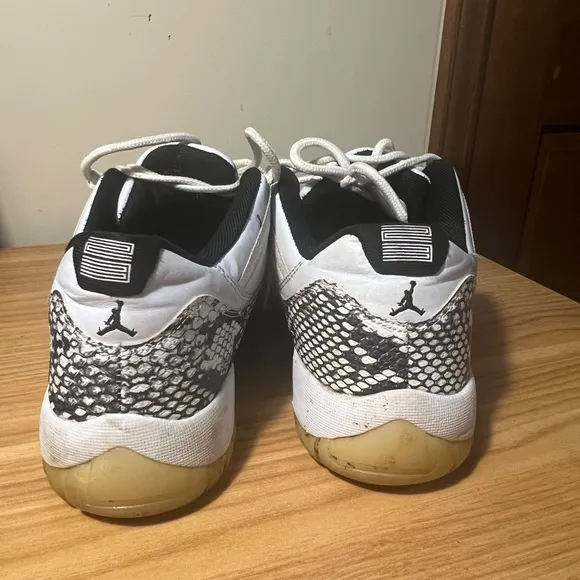 Jordan 11 Retro Light Bone Snakeskin size 11
