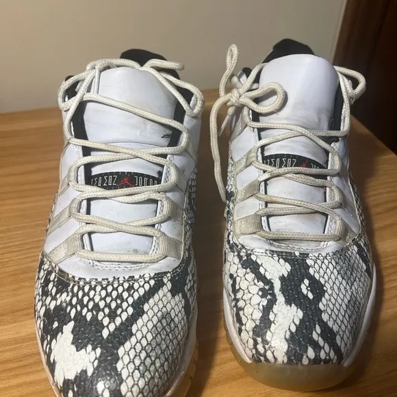 Jordan 11 Retro Light Bone Snakeskin size 11