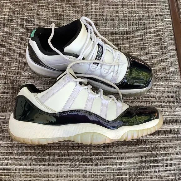 Jordan 11 Retro Low Concord sneakers 💚🤍🖤