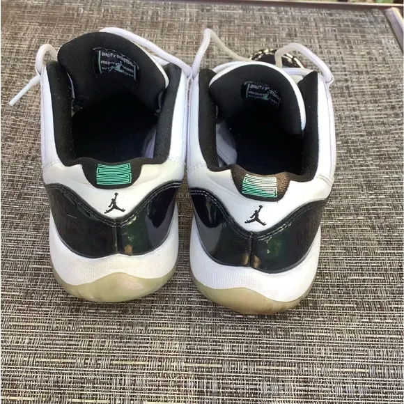 Jordan 11 Retro Low Concord sneakers 💚🤍🖤