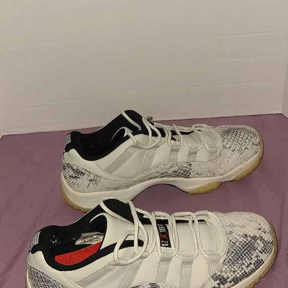 Jordan 11 Retro Low Light Bone Snakeskin  Men’s size Basketball Sneaker 8.5