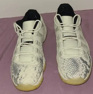 Jordan 11 Retro Low Light Bone Snakeskin  Men’s size Basketball Sneaker 8.5