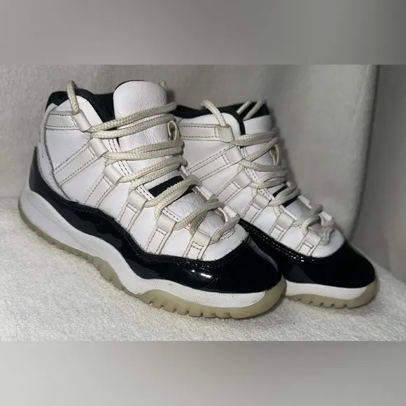 Jordan 11 retro mid gratitude defining moments boys size 11C