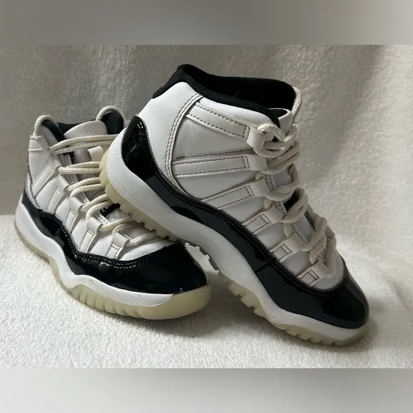 Jordan 11 retro mid gratitude defining moments boys size 11C