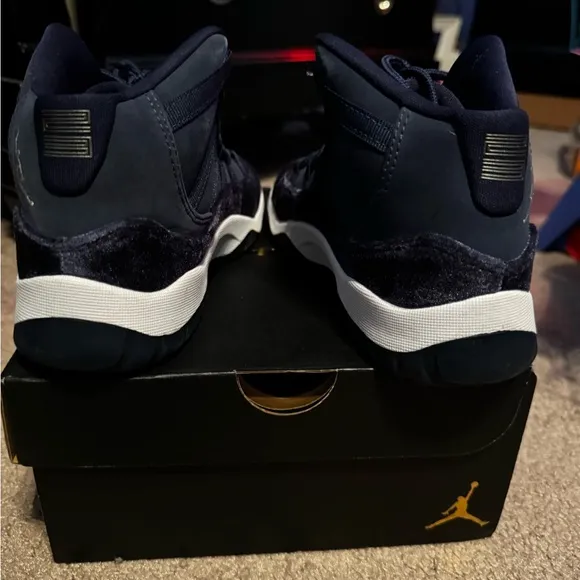 Jordan 11 Retro Midnight Blue boys 3y
