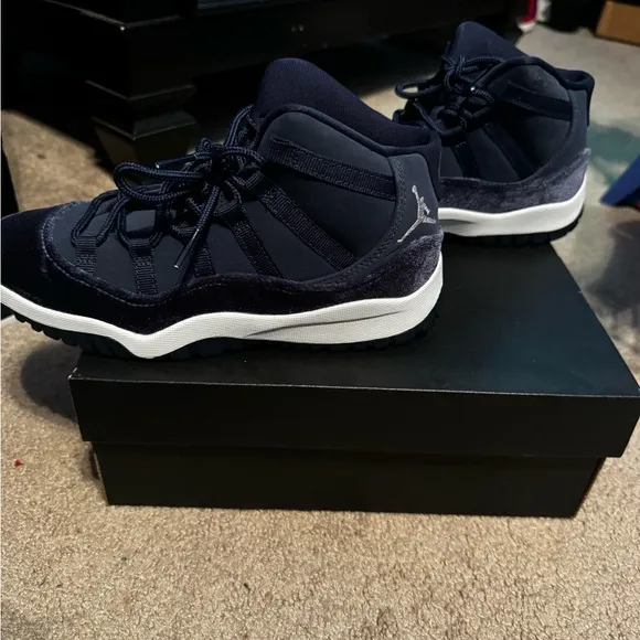 Jordan 11 Retro Midnight Blue boys 3y