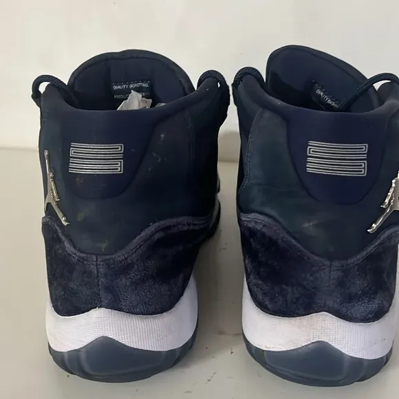 Jordan 11 Retro Midnight Navy Midnight Navy/MTLC Silver Sneakers Size 10.5 Men