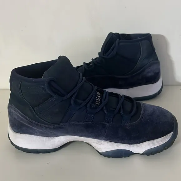 Jordan 11 Retro Midnight Navy Midnight Navy/MTLC Silver Sneakers Size 10.5 Men