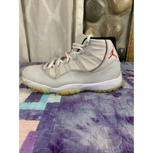 Jordan 11 Retro Platinum Tint 2018 pre-owned Size 11