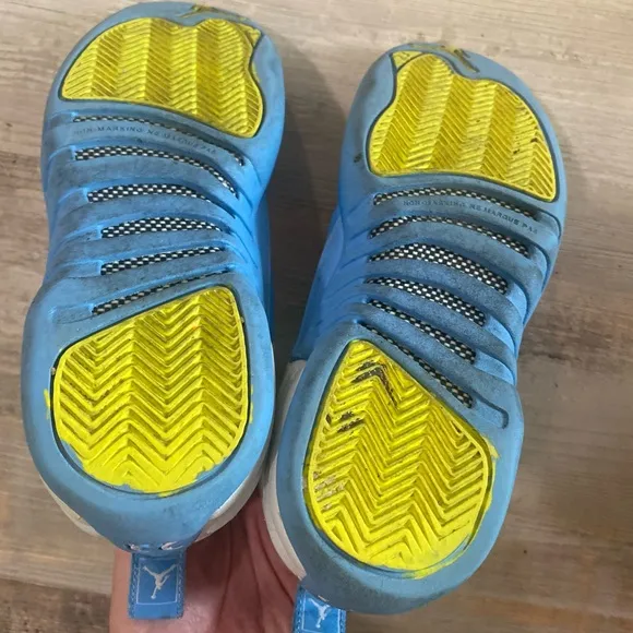 Jordan 12 Retro sneakers size 4Y