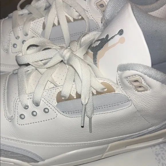 Jordan 3 craft White and Gray Sneakers lightly worn