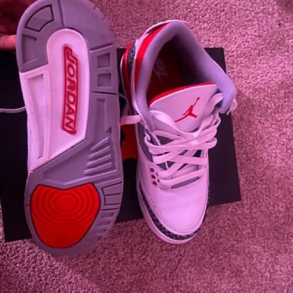Jordan 3 Retro size 7 Woman’s