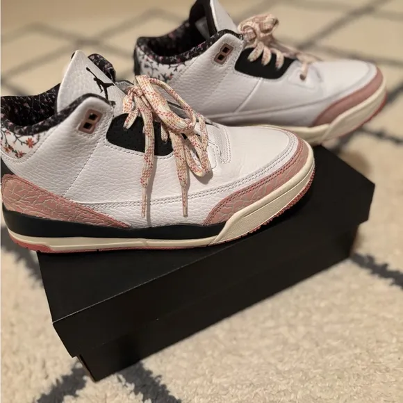 Jordan 3 Retro Sneakers - White and Pink