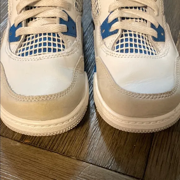 Jordan 4 Retro “Military Blue” sneakers