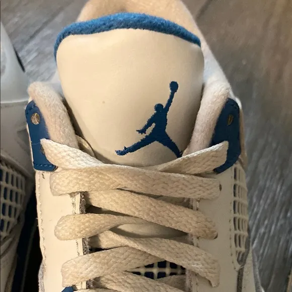 Jordan 4 Retro “Military Blue” sneakers