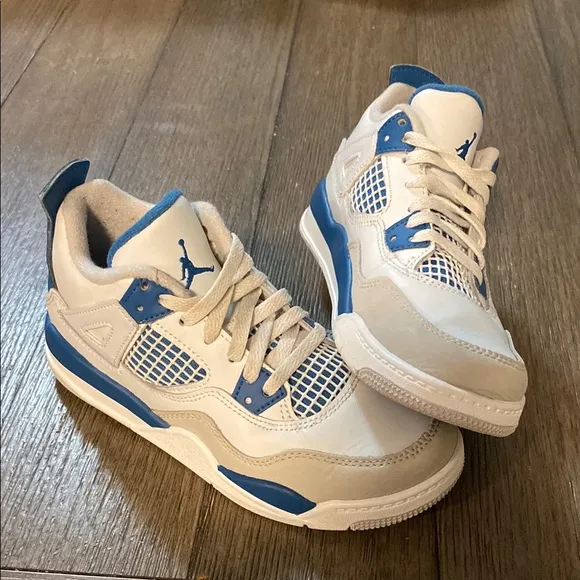 Jordan 4 Retro “Military Blue” sneakers