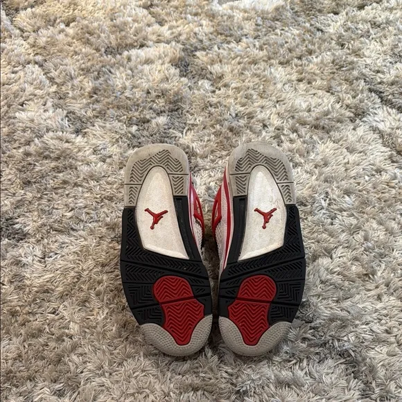 Jordan 4 Retro - Red Cement