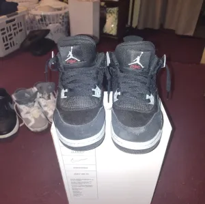 Jordan 4 Retro SE Mid Black Canvas5.0