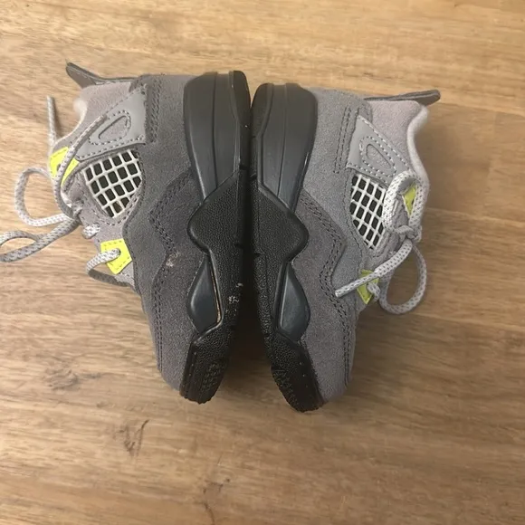 JORDAN 4 RETRO sneakers