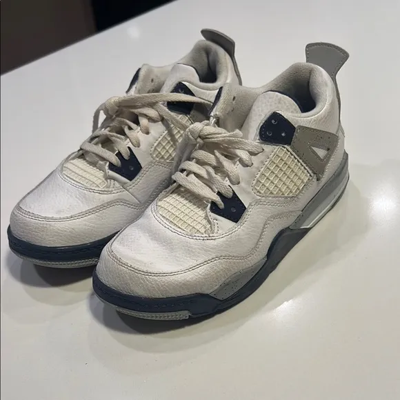 Jordan 4 size 3y