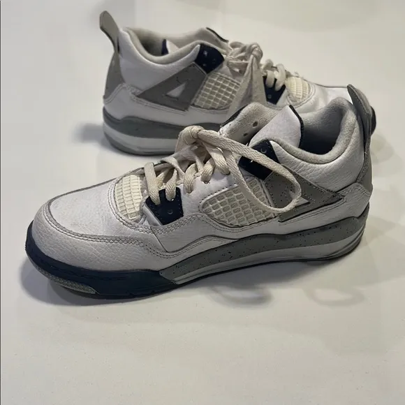 Jordan 4 size 3y