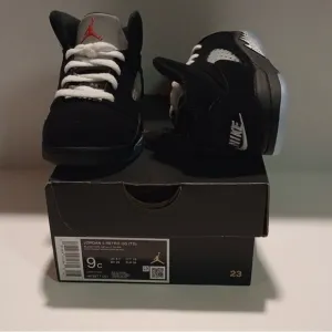 Jordan 5 Retro Black and White Classic Sneakers
