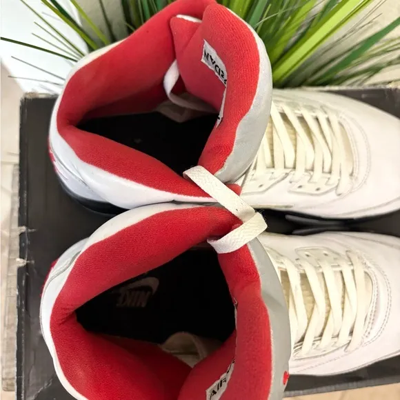 Jordan 5 Retro Mid Fire Red Sneakers