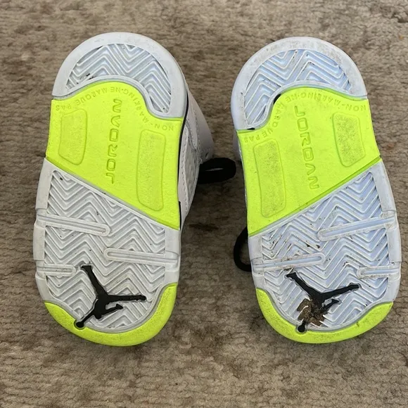 Jordan 5 retro sneakers little kids toddler size 4C. Comes with box.
