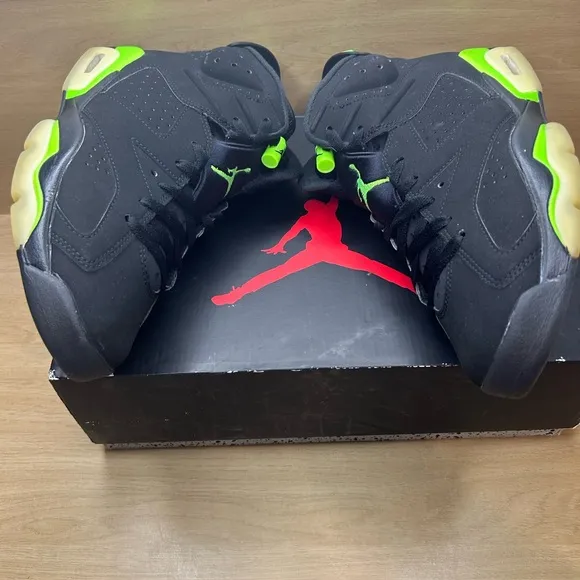 Jordan 6 Retro &quot;Electric Green&quot; Size 9.5 Men's VNDS