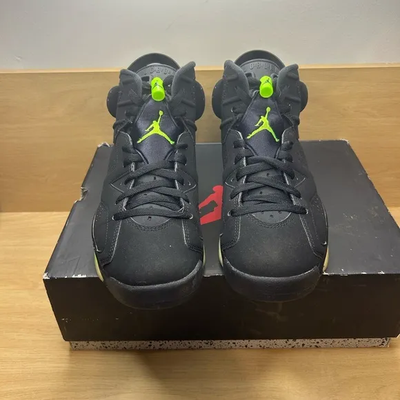 Jordan 6 Retro &quot;Electric Green&quot; Size 9.5 Men's VNDS