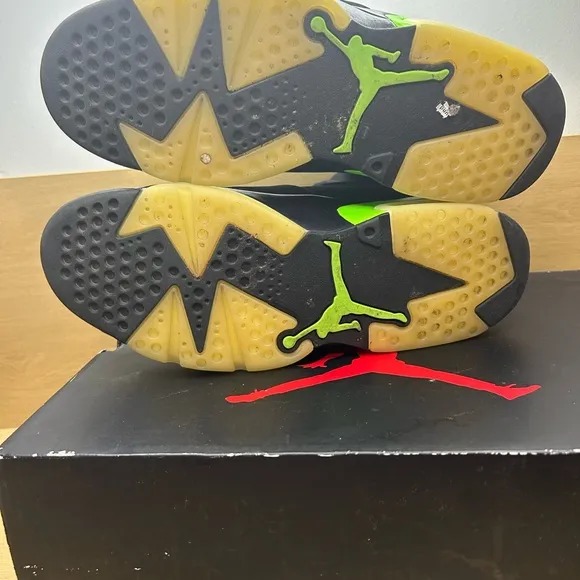 Jordan 6 Retro &quot;Electric Green&quot; Size 9.5 Men's VNDS