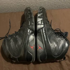 Jordan Black and Red High-Top Sneakers with Glossy Finish Retro 9 Bred Vintage