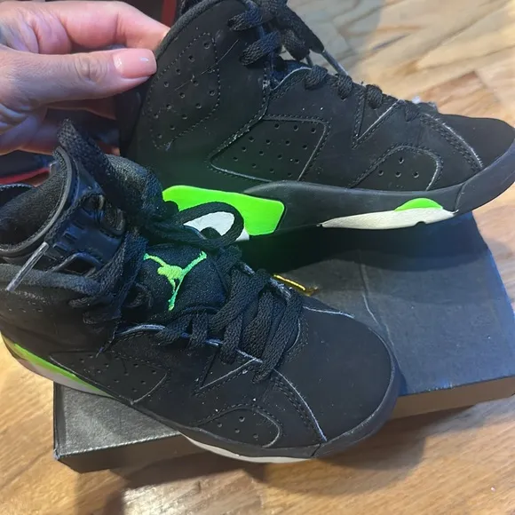 Jordan Kids - Jordan 6 Retro &quot;Electric Green&quot; sneakers SIZE 11C