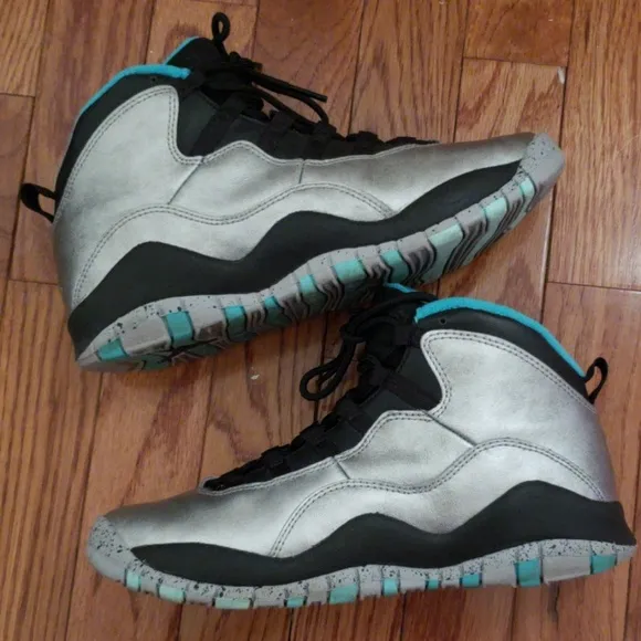 Jordan Lady Liberty Retro 10 sneakers