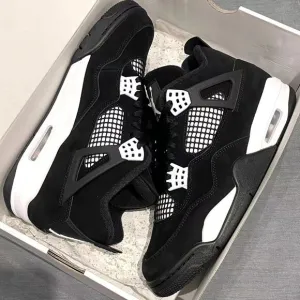 Jordan Mens Air Jordan 4 Retro White Thunder Sneakers