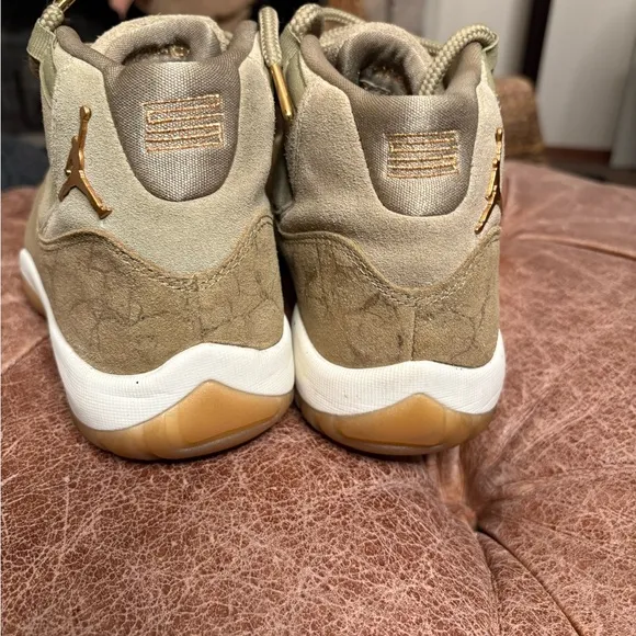 Jordan Retro 11 Olive and gold