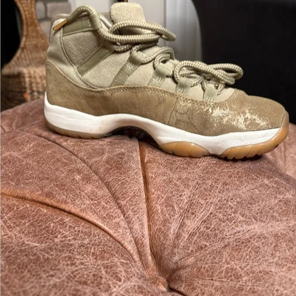 Jordan Retro 11 Olive and gold