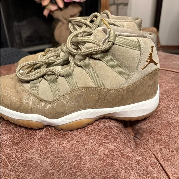 Jordan Retro 11 Olive and gold