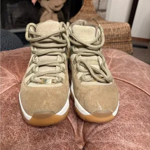 Jordan Retro 11 Olive and gold